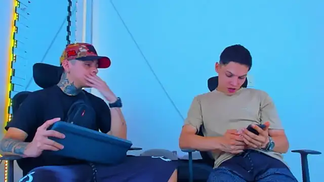 Snapshot of HOT_boy2025 chatting on 11.02.25 HOT boy2025 online show from 11.02.25