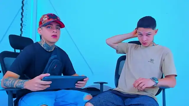 Snapshot of HOT_boy2025 chatting on 11.05.25 HOT boy2025 online show from 11.05.25