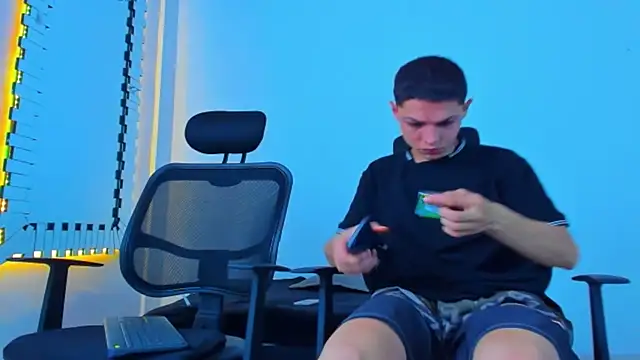 Snapshot of HOT_boy2025 chatting on 11.15.25 HOT boy2025 online show from 11.15.25