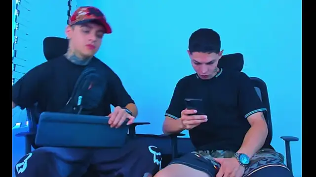 Snapshot of HOT_boy2025 chatting on 11.16.25 HOT boy2025 online show from 11.16.25