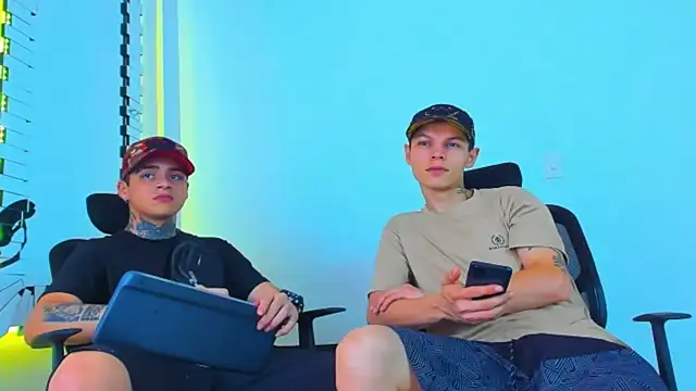 Snapshot of HOT_boy2025 chatting on 12.15.25 HOT boy2025 online show from 12.15.25