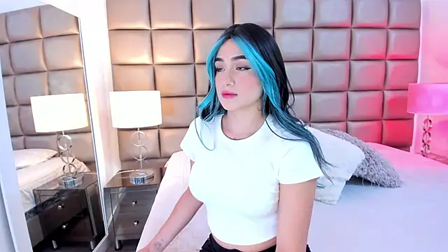 Snapshot of AnnyHizzle chatting on 02.01.25 AnnyHizzle online show from 02.01.25