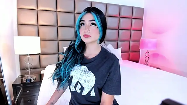 Snapshot of AnnyHizzle chatting on 02.02.25 AnnyHizzle online show from 02.02.25