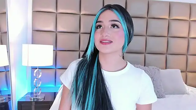 Snapshot of AnnyHizzle chatting on 02.13.25 AnnyHizzle online show from 02.13.25