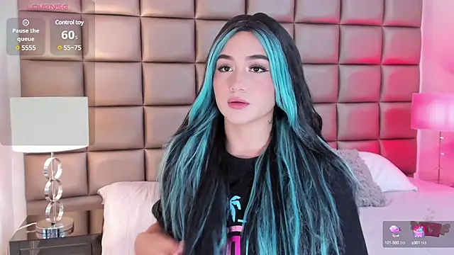 Snapshot of AnnyHizzle chatting on 02.14.25 AnnyHizzle online show from 02.14.25