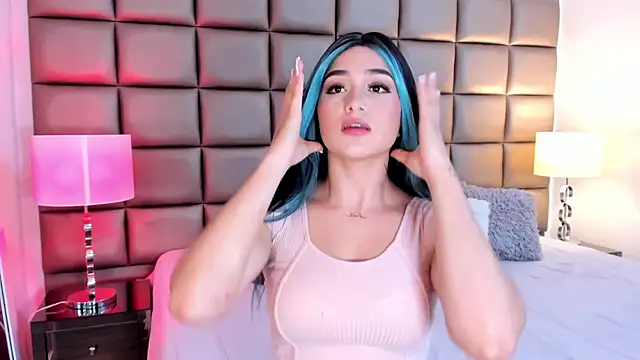 Snapshot of AnnyHizzle chatting on 02.18.25 AnnyHizzle online show from 02.18.25