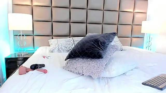 Snapshot of AnnyHizzle chatting on 02.22.25 AnnyHizzle online show from 02.22.25