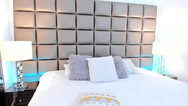 Snapshot of AnnyHizzle chatting on 02.24.25 AnnyHizzle online show from 02.24.25