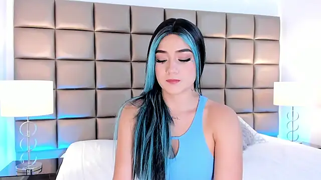 Snapshot of AnnyHizzle chatting on 02.26.25 AnnyHizzle online show from 02.26.25