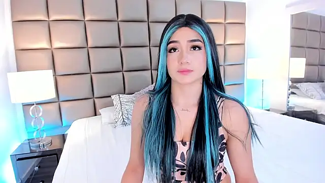 Snapshot of AnnyHizzle chatting on 02.28.25 AnnyHizzle online show from 02.28.25