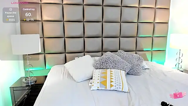 Snapshot of AnnyHizzle chatting on 03.07.25 AnnyHizzle online show from 03.07.25