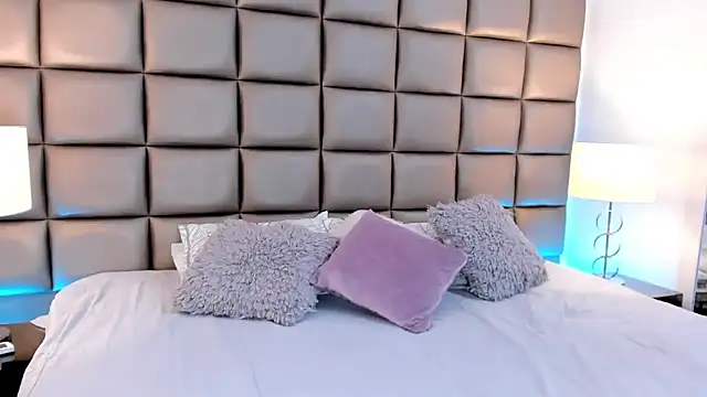 Snapshot of AnnyHizzle chatting on 03.10.25 AnnyHizzle online show from 03.10.25