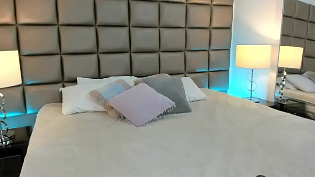 Snapshot of AnnyHizzle chatting on 03.12.25 AnnyHizzle online show from 03.12.25