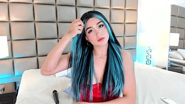 Snapshot of AnnyHizzle chatting on 03.18.25 AnnyHizzle online show from 03.18.25