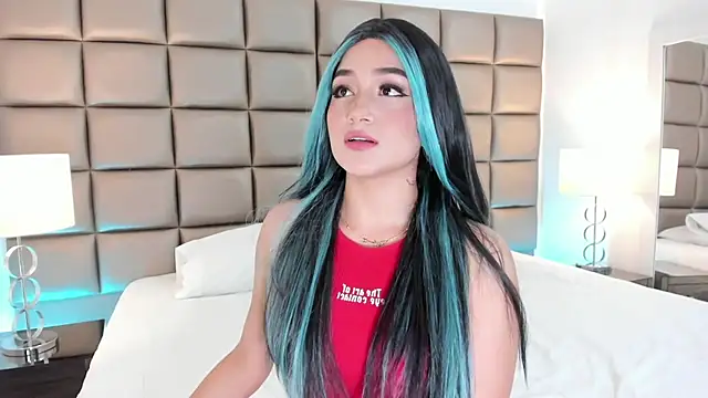 Snapshot of AnnyHizzle chatting on 03.18.25 AnnyHizzle online show from 03.18.25