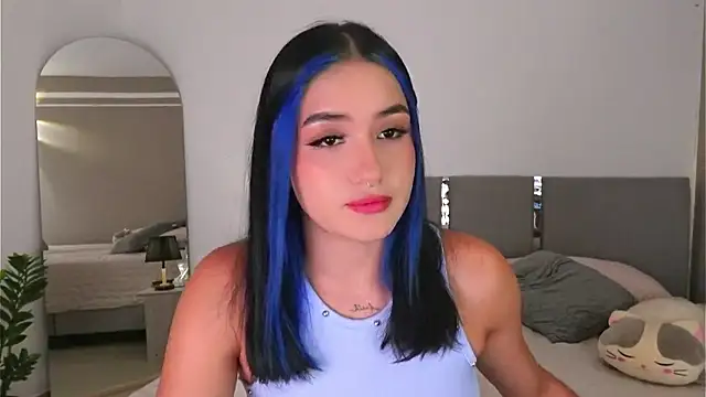 Snapshot of AnnyHizzle chatting on 09.16.25 AnnyHizzle online show from 09.16.25