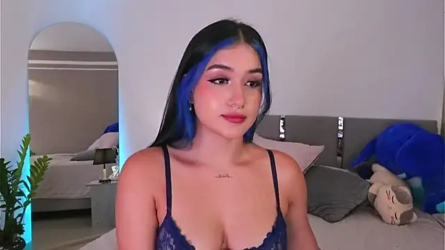 Snapshot of AnnyHizzle chatting on 09.23.25 AnnyHizzle online show from 09.23.25