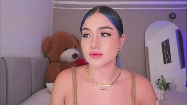 Snapshot of AnnyHizzle chatting on 10.03.25 AnnyHizzle online show from 10.03.25