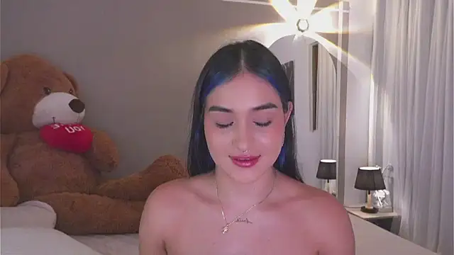 Snapshot of AnnyHizzle chatting on 10.16.25 AnnyHizzle online show from 10.16.25