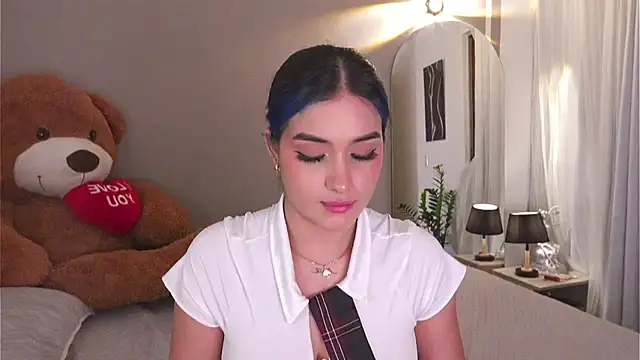 Snapshot of AnnyHizzle chatting on 11.02.25 AnnyHizzle online show from 11.02.25