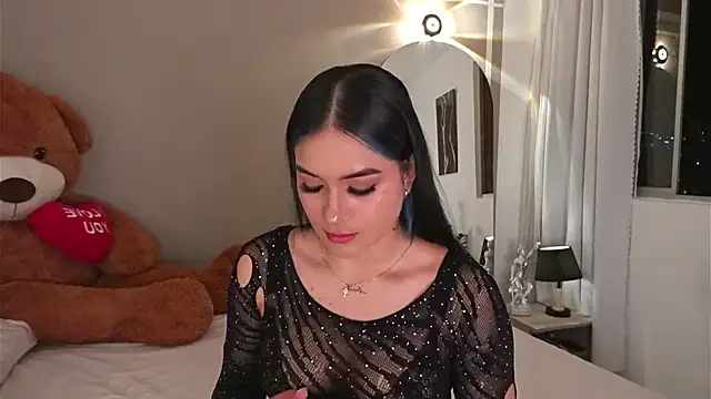 Snapshot of AnnyHizzle chatting on 11.13.25 AnnyHizzle online show from 11.13.25