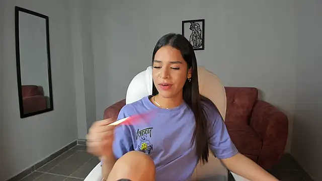 Snapshot of Alice23jones chatting on 02.06.25 Alice23jones online show from 02.06.25