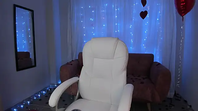 Snapshot of Alice23jones chatting on 02.15.25 Alice23jones online show from 02.15.25