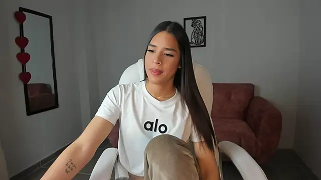 Snapshot of Alice23jones chatting on 03.07.25 Alice23jones online show from 03.07.25