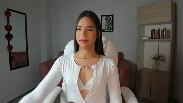 Snapshot of Alice23jones chatting on 03.13.25 Alice23jones online show from 03.13.25