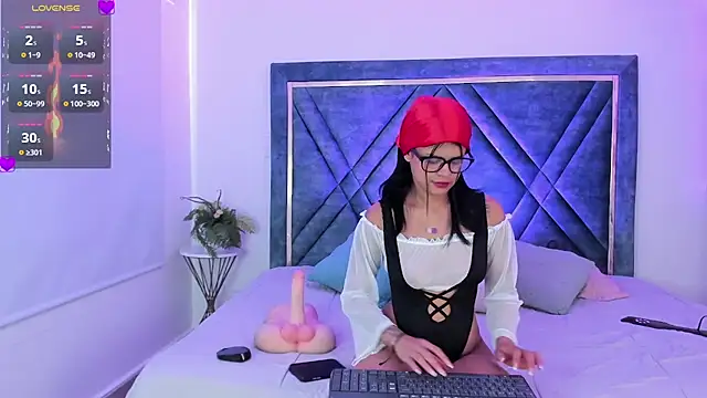 Dapnne  online show from 01.29.25