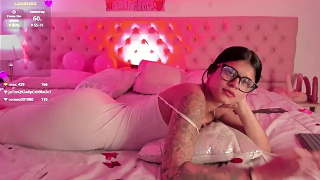 Dapnne  online show from 02.14.25