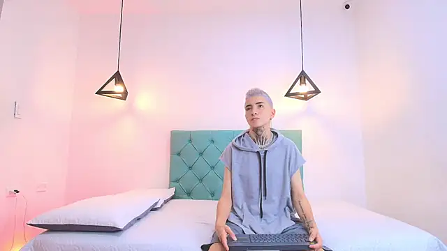 Tinny and Candy online show from 02.20.25