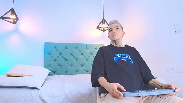 Tinny and Candy online show from 03.07.25