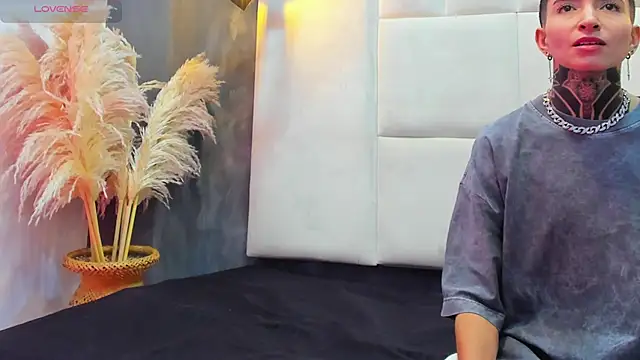 Tinny and Candy online show from 10.18.25