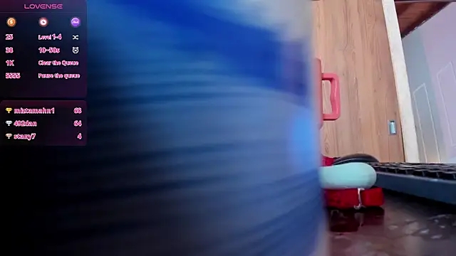 Snapshot of OraLarson chatting on 02.10.25 OraLarson online show from 02.10.25