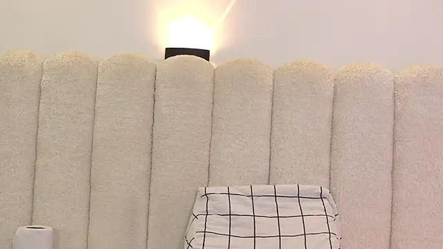 Juliabadlee online show from 11.22.25