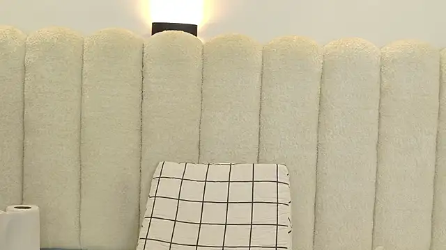 Juliabadlee online show from 11.27.25