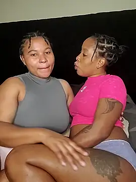 R-thequeen online show from 11.27.25