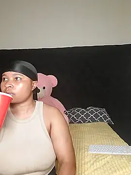 Snapshot of R-thequeen chatting on 03.23.26 R-thequeen online show from 03.23.26