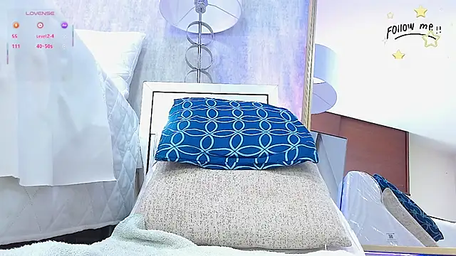 Snapshot of meily_soon chatting on 10.14.25 meily soon online show from 10.14.25