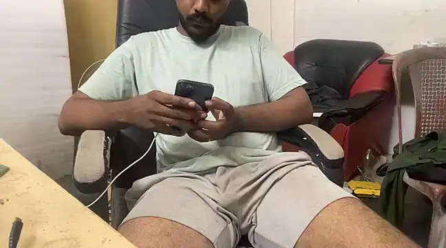 Snapshot of Hottest_Tamil chatting on 03.01.25 Hottest Tamil online show from 03.01.25