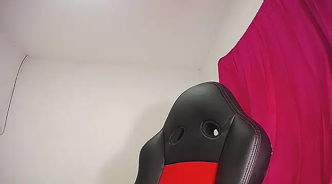 Snapshot of Sashabreck chatting on 02.13.25 Sashabreck online show from 02.13.25