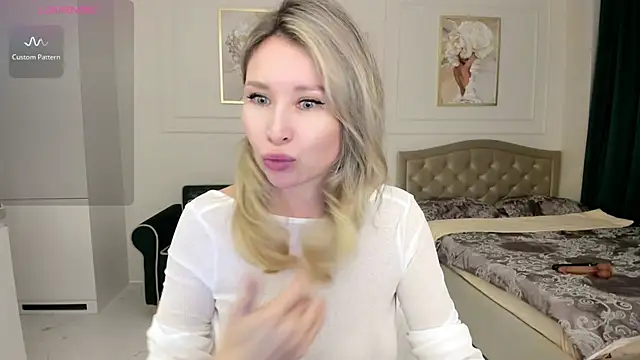 Jolie Ozolla online show from 10.06.25