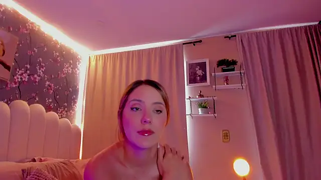Snapshot of martinaaricci chatting on 05.18.26 martinaaricci online show from 05.18.26