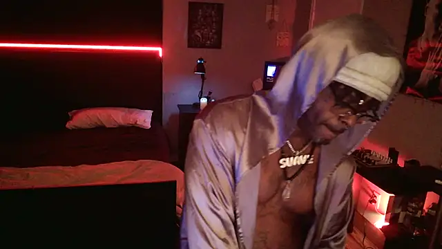 Snapshot of therealsuave chatting on 02.16.25 therealsuave online show from 02.16.25