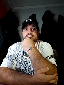 Snapshot of Futacisu chatting on 10.31.25 Futacisu online show from 10.31.25