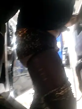 Snapshot of StaciGoodman chatting on 11.10.25 StaciGoodman online show from 11.10.25