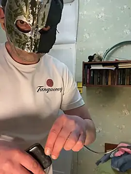 Snapshot of Ariel_Ari chatting on 03.10.25 Ariel Ari online show from 03.10.25