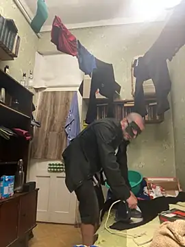 Snapshot of Ariel_Ari chatting on 10.08.25 Ariel Ari online show from 10.08.25