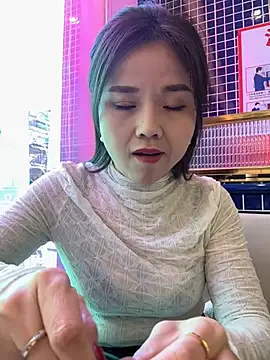 Efangfang online show from 01.11.25